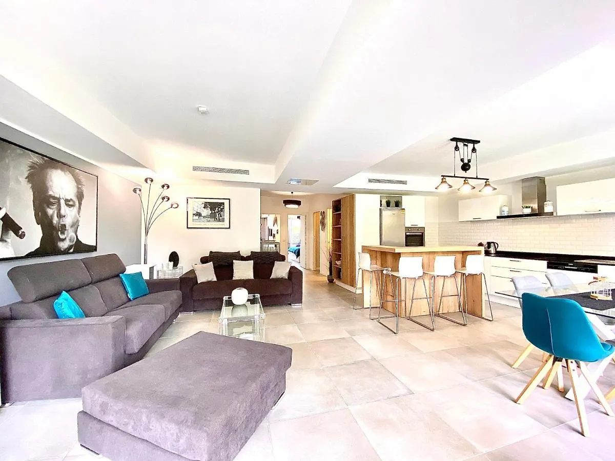 Elia-Parking-Jardin-Piscine-Climatisation Apartment Roquebrune-Cap-Martin