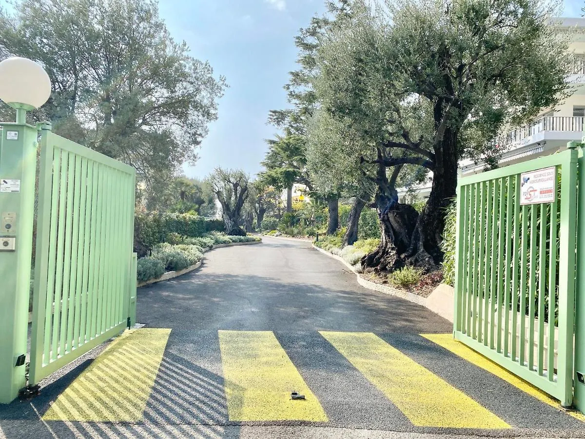 Elia-Parking-Jardin-Piscine-Climatisation Apartment Roquebrune-Cap-Martin
